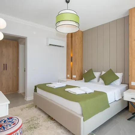 Kalkan Kalamar Plaji Denize Sifir Elana 1 Каш