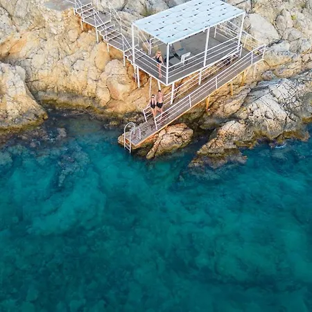 Kalkan Kalamar Plaji Denize Sifir Elana 1
