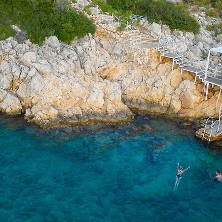 Kalkan Kalamar Plaji Denize Sifir Elana 1 * Kas