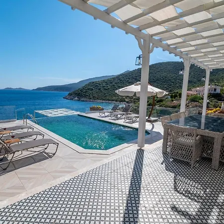 Kalkan Kalamar Plaji Denize Sifir Elana 1 Kas