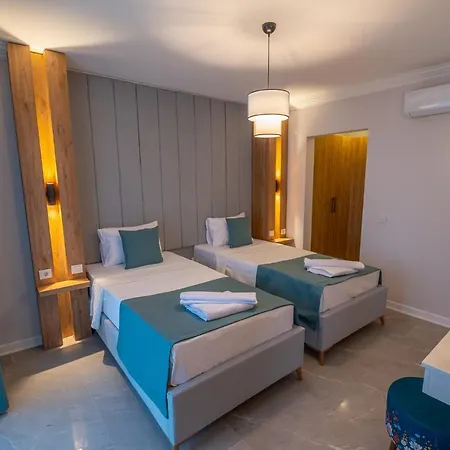 Kalkan Kalamar Plaji Denize Sifir Elana 1