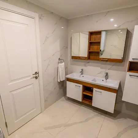 Kalkan Kalamar Plaji Denize Sifir Elana 1