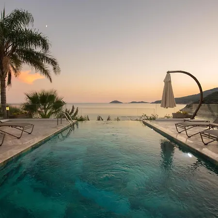 Kalkan Kalamar Plaji Denize Sifir Elana 1 Kaş